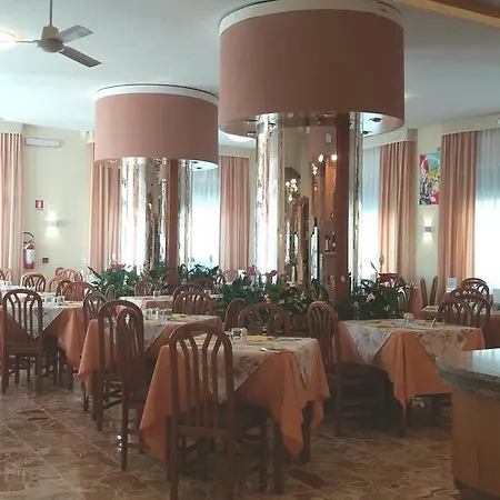 فندق Kristall 3*