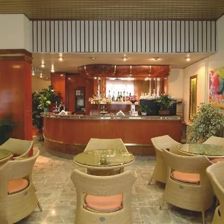 Kristall 3* دْيانو مارينا